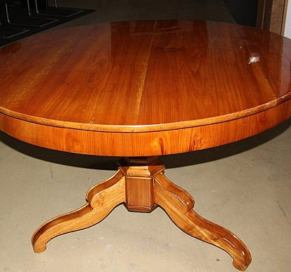 Antike Tische, Stühle, Bänke & Sofas – Knoor Möbelbau und Antiquitäten