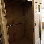 Weichholzschrank dreitürig