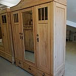 Weichholzschrank dreitürig