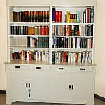 Weisser Bücherschrank
