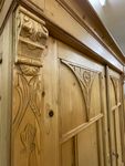 Geschnitzter Weichholzschrank Jugendstil Detail 2